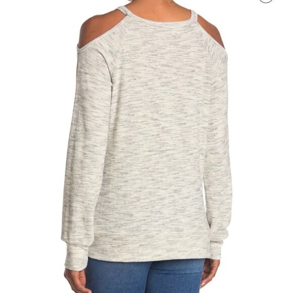 CUT Out Cold Shoulder Knit Sweatshirt
GO COUTURE retail $148 - Picture 4 of 7
